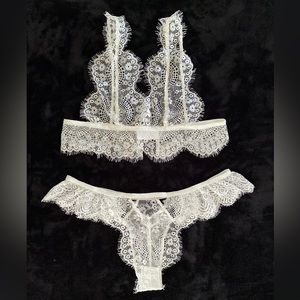 White French Lace Lingerie Set, Women’s  M/L bra & panty set. Bridal eyelash